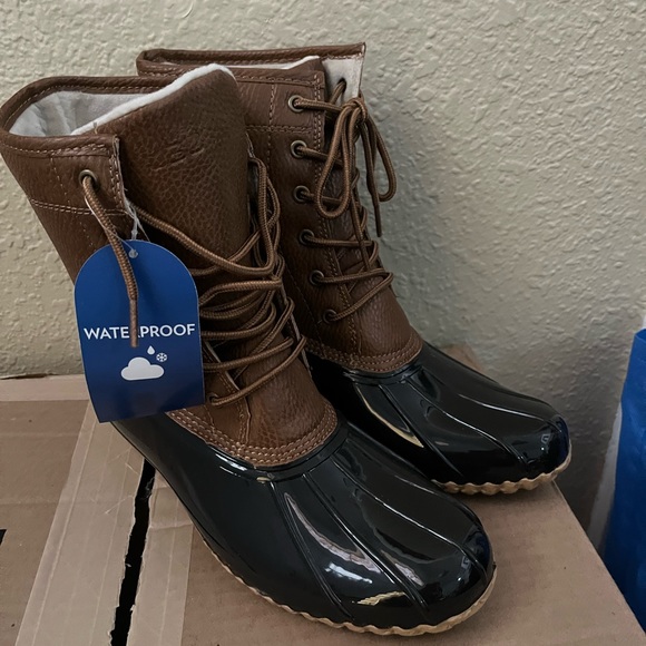 Waterproof boots - Picture 3 of 5